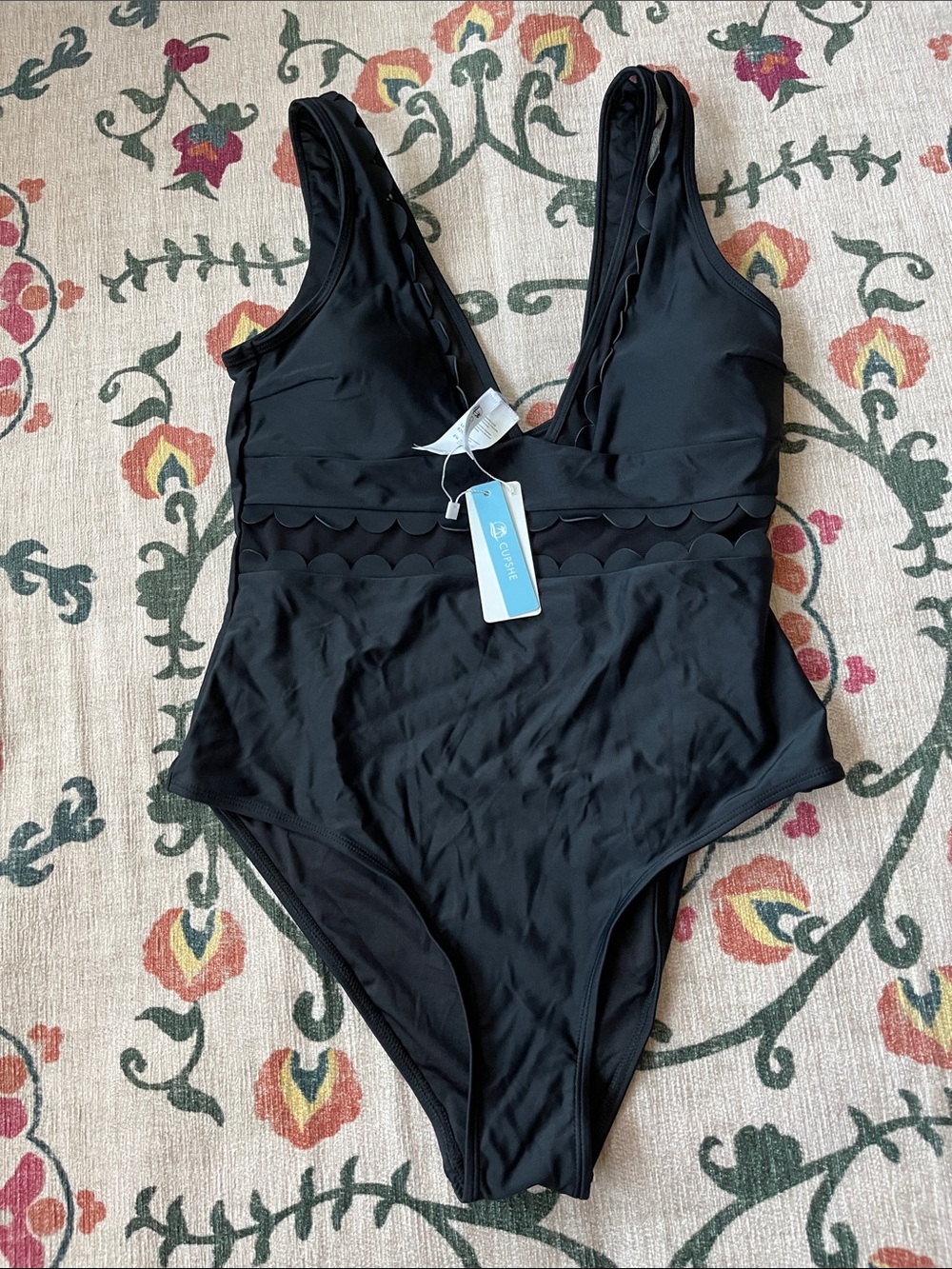 Cupshe Black Scalloped Trim V-Neck One-Piece Swimsuit